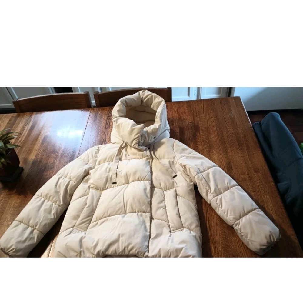 BCBGMaxAzria Cream Outerwear